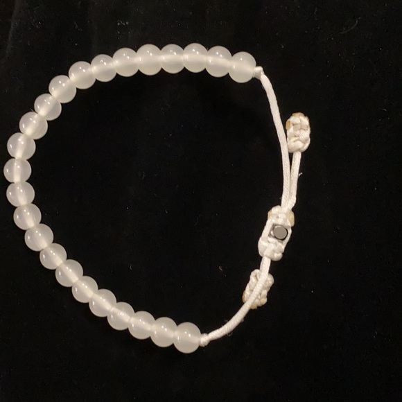 Hand-beaded glass bracelet, sliding closure. - Picture 2 of 3